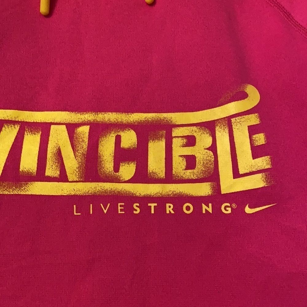 NIKE Livestrong Therma-Fit Be Invincible Pink Hoodie - Picture 8 of 12